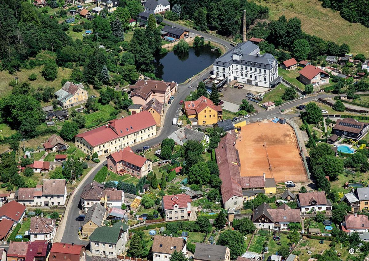 Hotel Formule Perštejn Exterior foto