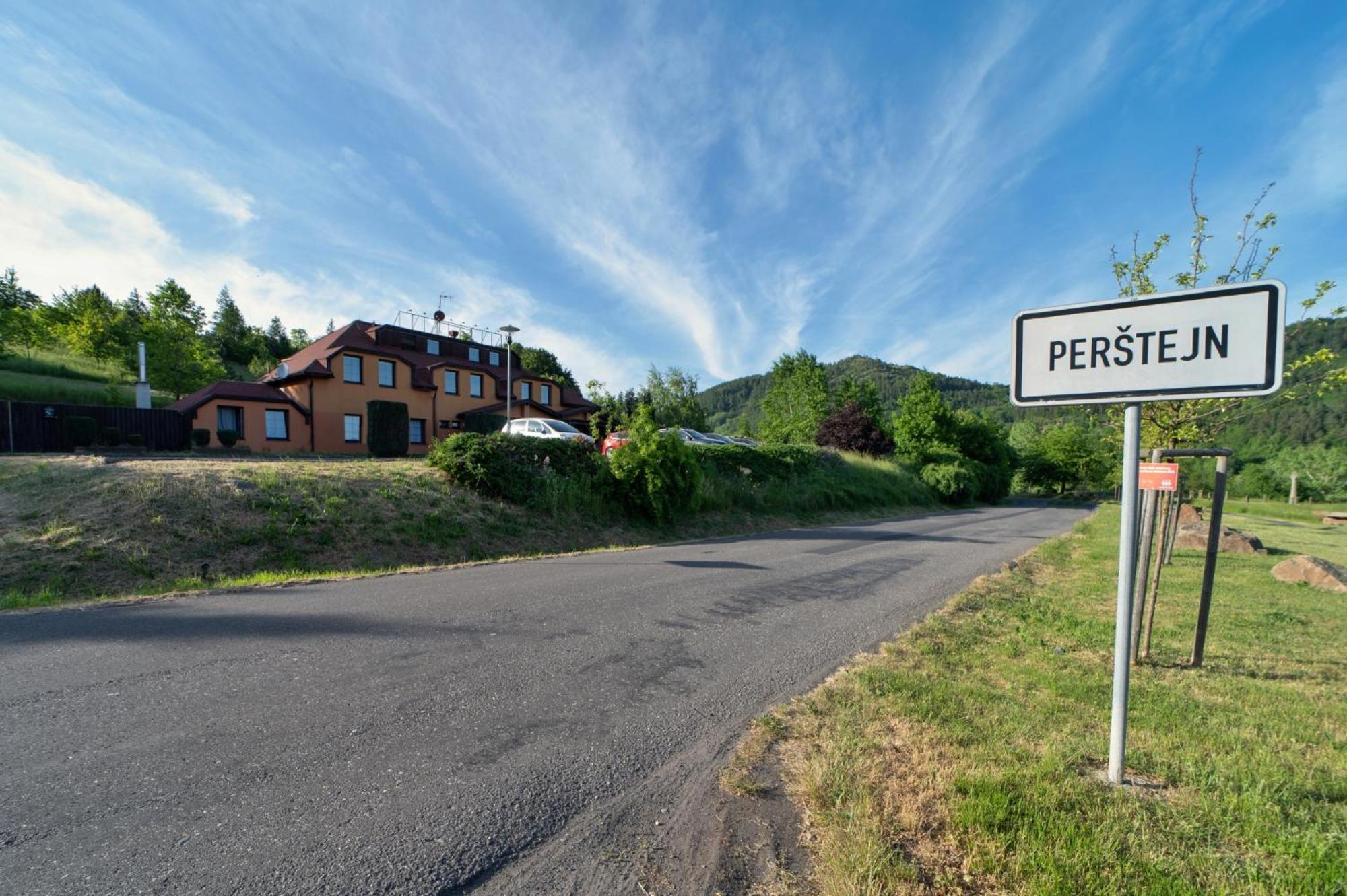 Hotel Formule Perštejn Exterior foto